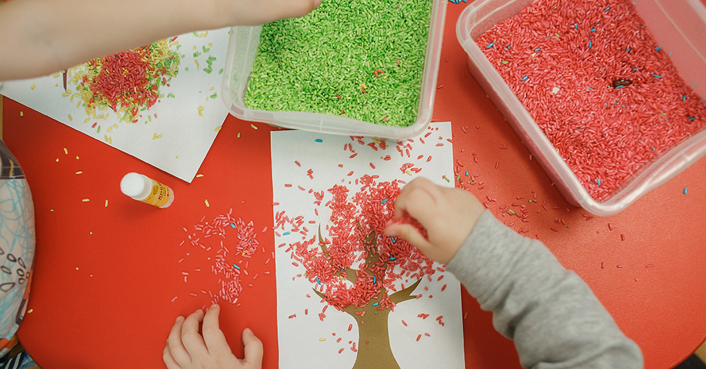How to make coloured rice for children