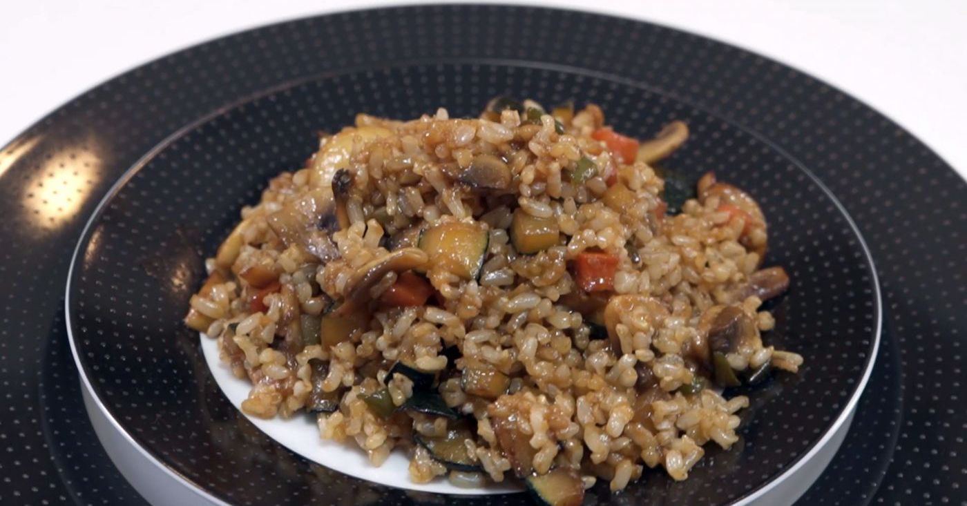 Brown rice with vegetables and mushrooms