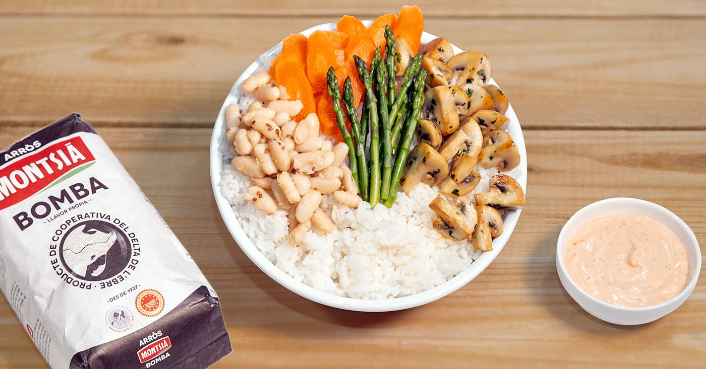 Rice, carrot, asparagus, mushrooms & Sriracha Mayonnaise Delta Poke Bowl